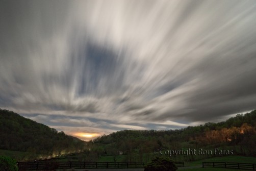 The Night Exhales a Scent that Disappears in the Wind